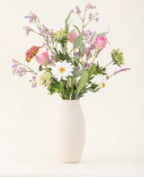Silk artificiell blombukett Pink Bloom Vibes Àr ett vackert vasarrangemang av sidenblommor som ger varaktig elegans till alla rum.