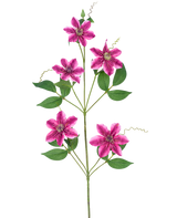 Den konstgjorda blomman Clematis dubbel 78 cm lila har fem stjärnformade, lila dubbla blommor med gröna blad och lockiga rankor på smala stjälkar, mot en vit bakgrund.