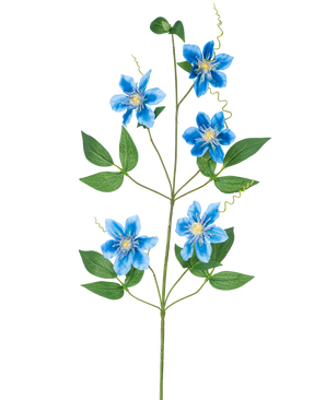 Den konstgjorda blomman Clematis dubbel 82 cm blå har en enda ranka stjälk med fem levande blå blommor och flera gröna blad, vackert visad mot en vanlig vit bakgrund.