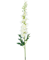 Den konstgjorda blomman Delphinium 79 cm vit har en lång vit delphiniumstam med flera blommor och gröna blad, isolerade på en vit bakgrund.