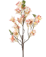 Artificiell blomblom 60 cm rosa har en enda konstgjord stjälk med klasar av ljusrosa och gräddfärgade blommor, små gula hjärtan och gröna blad mot en vit bakgrund.