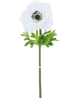 Den konstgjorda blommanemone Real Touch White 52 cm har en enda vit blomma med fina kronblad, ett mörkt hjärta och gröna blad på en lång, rak stjälk, mot en vanlig vit bakgrund.