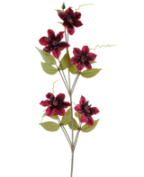 En enda konstgjord blomma Clematis 78 cm vinröd, en konstgjord stjälk, består av fem djupröda vinröda blommor med mörka mittpunkter, omgivna av gröna blad och krullade rankor, mot en vanlig vit bakgrund.