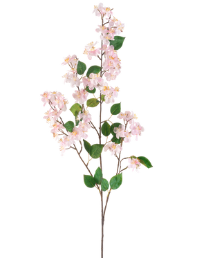 Den konstgjorda blomman Persikablomman 140 cm rosa är en konstgjord gren med ljusrosa persikoblommor och gröna blad på smala bruna stjälkar, avbildad isolerad mot en vit bakgrund.