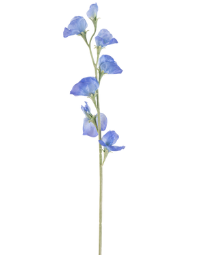 Den konstgjorda blomärtan 64 cm blå har en enda smal grön stjälk med flera fina blå blommor och gröna knoppar utspridda längs dess längd, mot en vanlig vit bakgrund.