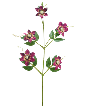 Den konstgjorda blomman Celematis 78 cm lila har en enda grön stjälk med fem blommande lila blommor, var och en med spetsiga kronblad och ett gult hjärta, omgiven av gröna löv och krullade rankor, isolerade på en vit bakgrund.