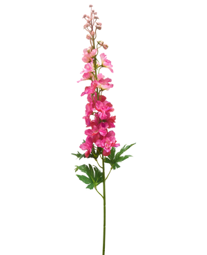 En enda stjälk av artificiell blomma Delphinium 79 cm fuchsia med livfulla skiktade blommor, gröna blad och oöppnade knoppar, mot en vit bakgrund.