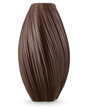 Vasen Soft Dune 26 cm brun är en lång, mörkbrun keramikvas med en slät, glansig finish med ett vertikalt vågigt strukturmönster.