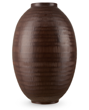 Vase Earth Nest 36 cm brun är en stor, mörkbrun, oval vas med ett strukturerat mönster av vertikala och horisontella linjer mot en vanlig vit bakgrund.