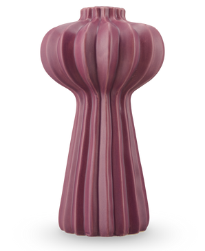 Vase Morning Dawdrop 25 cm lila är en hög, skulpturell vas med en matt, djuplila finish, vertikala kanter och en lökformad topp som avsmalnar till en smal bas, mot en vanlig vit bakgrund.