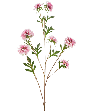 Den konstgjorda blomman blåklint 112 cm rosa har en lång stjälk med gröna blad och flera rosa, fluffiga, dahlialiknande blommor mot en vit bakgrund.
