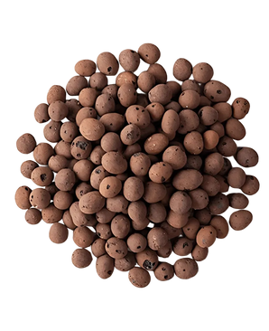 En lös hög med Hydro Granules 10 liters påse, runda bruna lergranulat som används som odlingsmedium i hydroponik och akvaponiskt trädgårdsarbete, visad på en vit bakgrund.