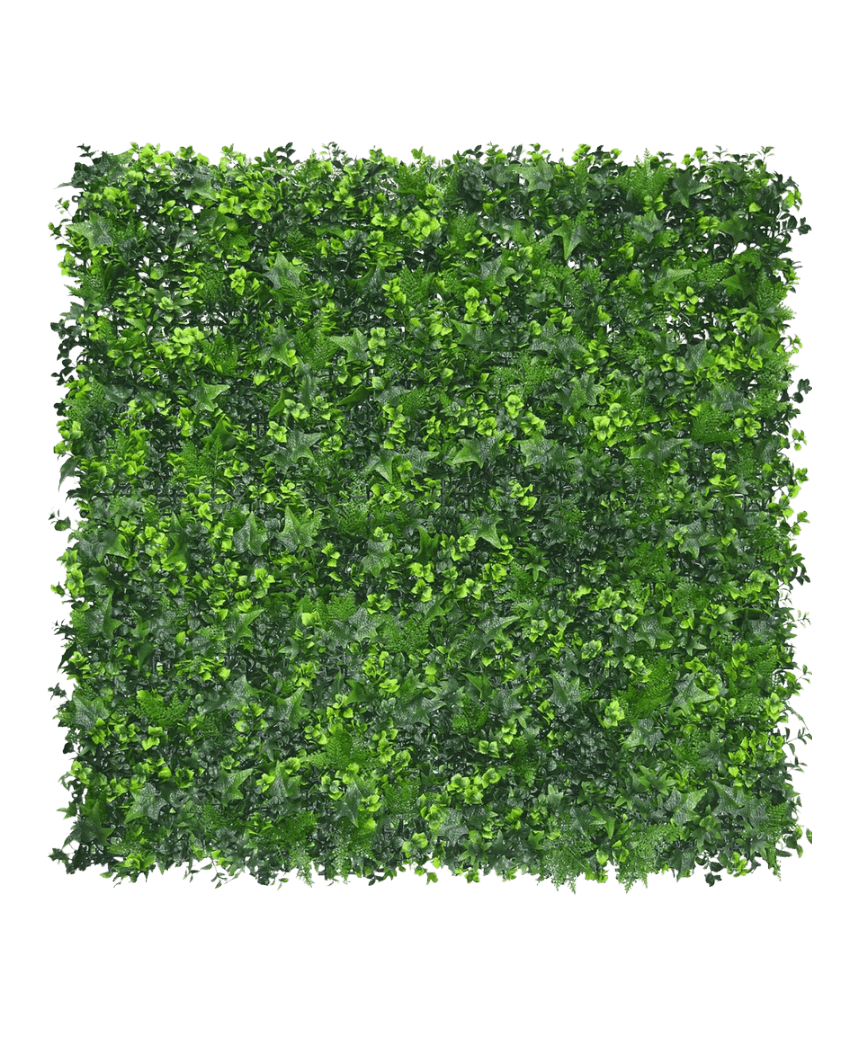 Artificiell Hedge-mattamix 50x50 cm har täta, konstgjorda gröna bladverk i olika nyanser, snyggt arrangerade för att skapa en levande greenwall-effekt mot en vanlig vit bakgrund.