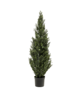 Konstgjorda växten Barrträd UV 120cm, en hög och smal konstgjord grön vintergrön med täta gröna blad i en liten svart kruka, visas mot en vanlig vit bakgrund.