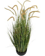 Konstgräs Dogtail lök gräs gren 110cm brandskyddande är en krukväxt konstgräsplanta med långa, smala gröna blad och höga, fluffiga beiga fröhuvuden, avbildad mot en vanlig vit bakgrund.