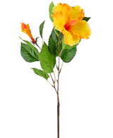 Den konstgjorda blomman Hibiscus 64 cm gul har en enda stjälk med levande gula hibiskusblommor och gröna blad, avbildade mot en vit bakgrund.