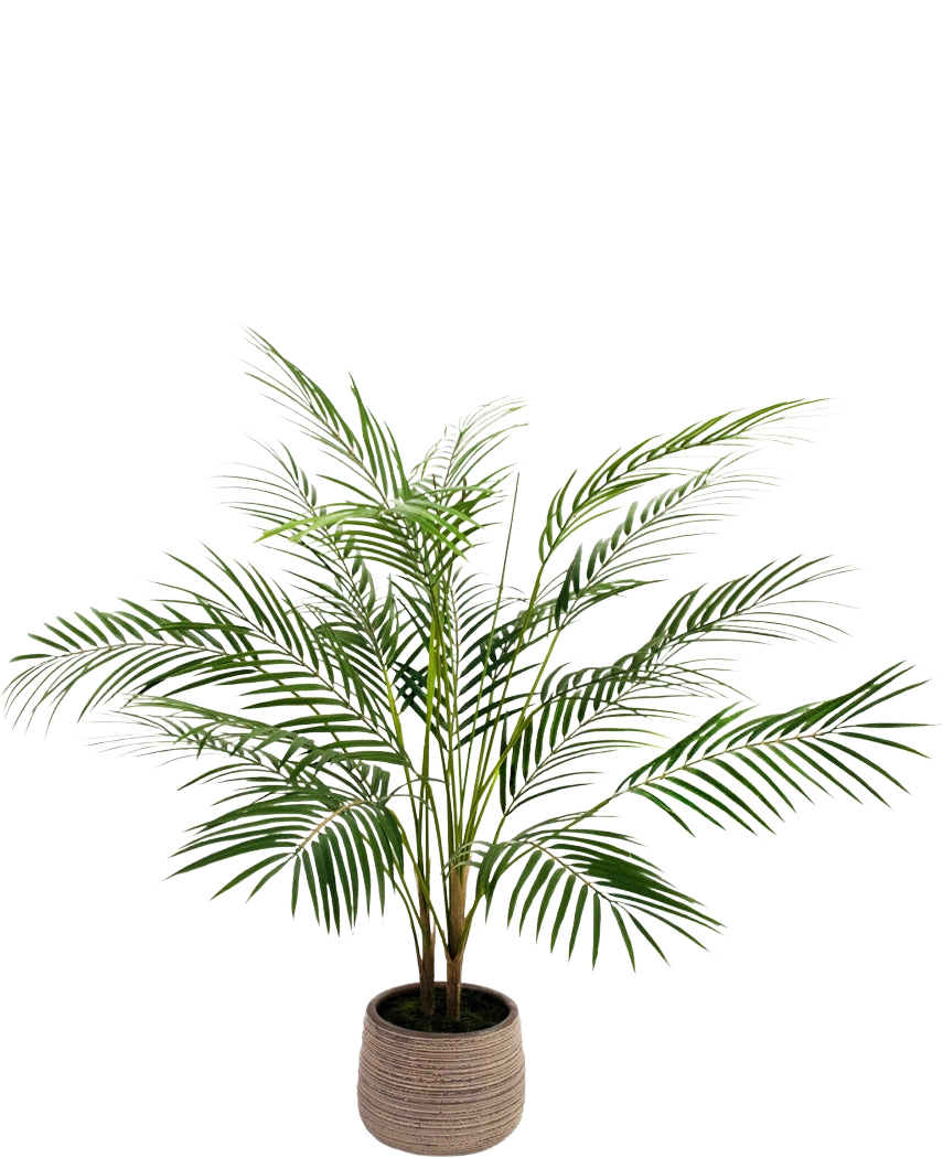 Artificiell palm Chamaedorea 83 cm har långa, smala gröna blad och flera stjälkar i en ljusbrun, strukturerad kruka, mot en vanlig vit bakgrund.