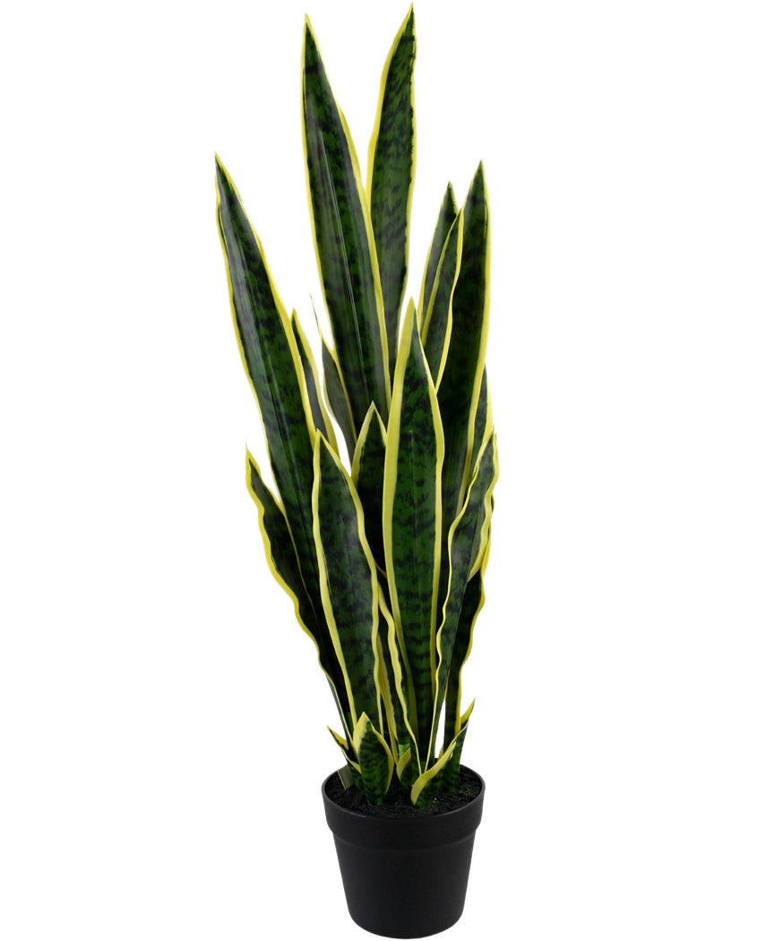 Den konstgjorda växten Sansevieria Laurentii 92 cm i en dekorativ kruka har höga, upprättstående gröna blad med gula kanter, mot en vanlig vit bakgrund.