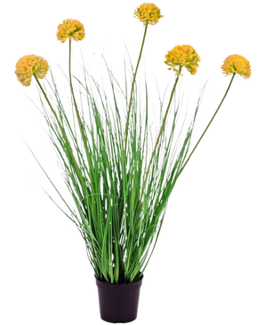 Konstgräsplantan Lök 70 cm brandskyddsmedel har långa, tunna gröna blad och höga stjälkar med runda gula blomklasar, vilket gör att den sticker ut vackert mot en vit bakgrund.