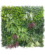 Artificiell Hedge Paradise 100x100 cm UV är en vertikal trädgårdsvägg med tätt grönt och lila löv, inklusive ormbunkar och lummiga växter, arrangerade i en kvadrat mot en vit bakgrund.