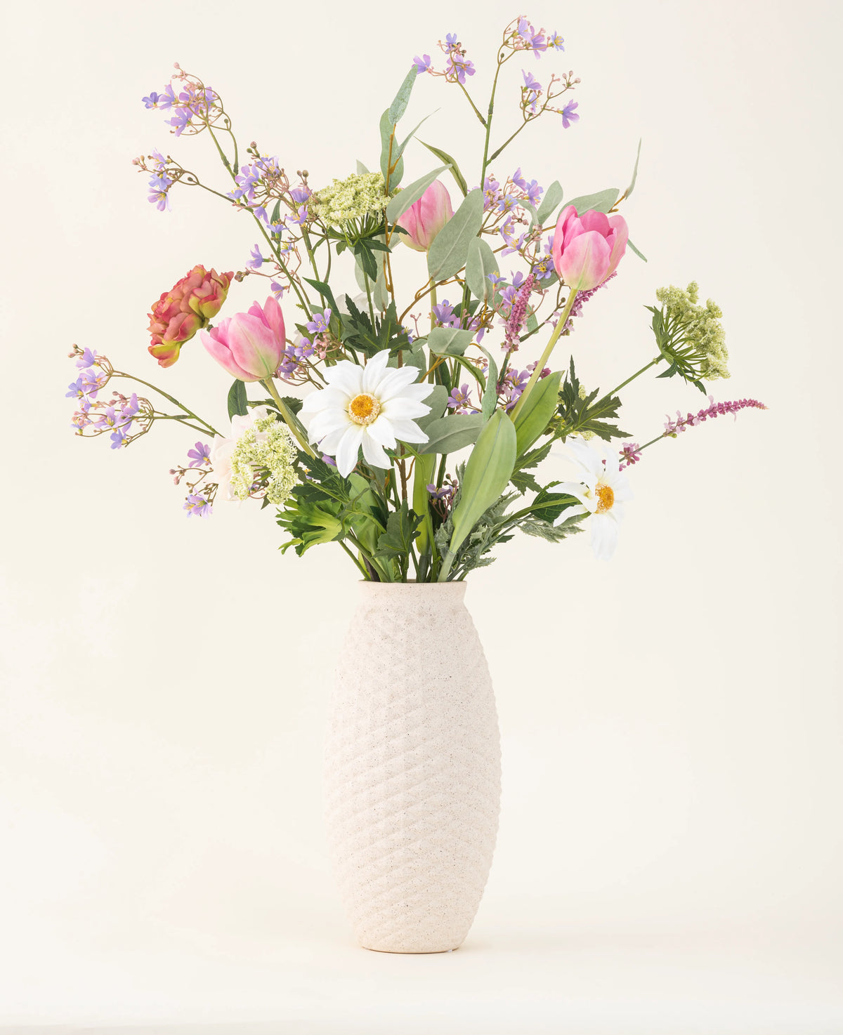 Silk artificiell blombukett Pink Bloom Vibes är ett vackert vasarrangemang av sidenblommor som ger varaktig elegans till alla rum.