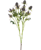 De Kunsttak Distel 68 cm blauw heeft een enkele steel met meerdere stekelige blauwe distelbloemen en gekartelde groene bladeren, geïsoleerd op een witte achtergrond.