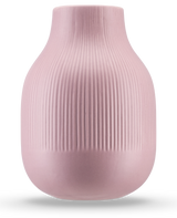 De Vaas Botan 22 cm oud roze is een lichtroze vaas van keramiek met een ronde basis, smalle hals en verticale geribbelde textuur op de bovenste helft. De matte, gladde afwerking maakt hem ideaal voor een moderne inrichting.
