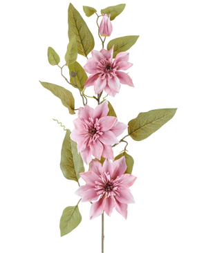 En stjälk av den konstgjorda blomman Clematis 81 cm gammal rosa, med tre gamla rosa klematisblommor, en sluten rosa knopp och flera gröna blad, mot en vit bakgrund.