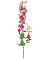 En enda stjälk av den konstgjorda blomman Delphinium 79 cm mörkrosa, med ljusrosa konstgjorda blommor, gröna blad och knoppar, isolerad mot en vit bakgrund.