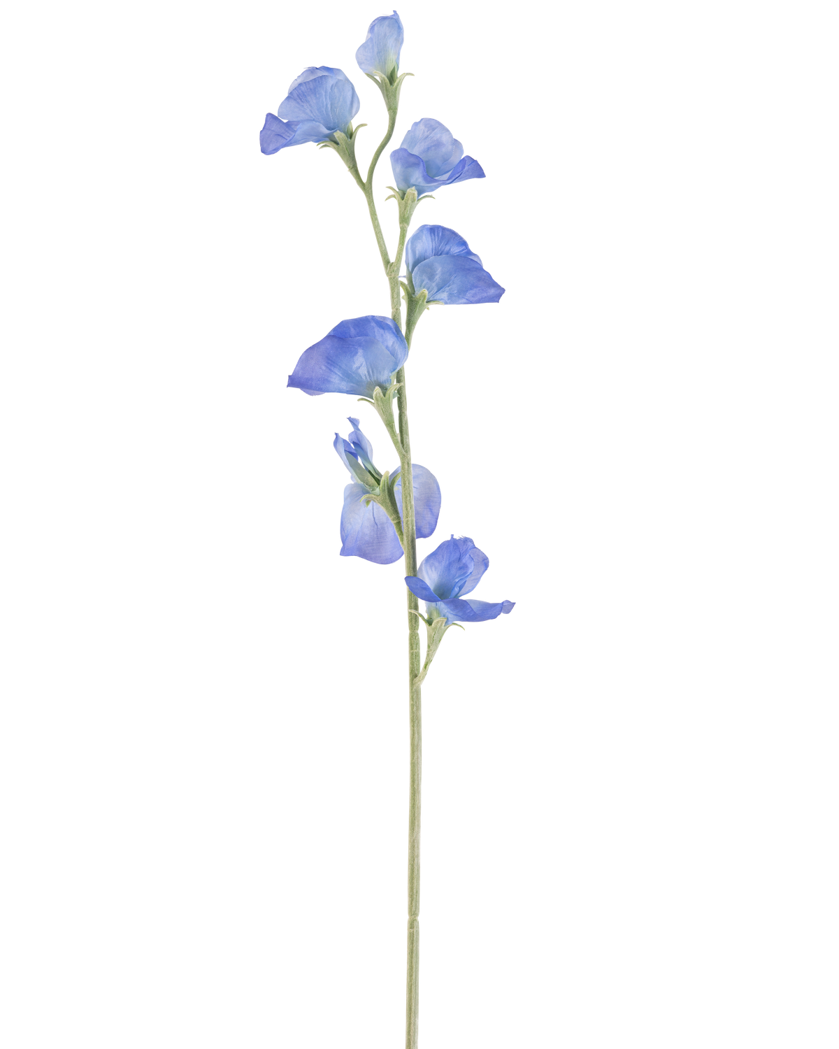 Den konstgjorda blomärtan 64 cm blå har en enda smal grön stjälk med flera fina blå blommor och gröna knoppar utspridda längs dess längd, mot en vanlig vit bakgrund.