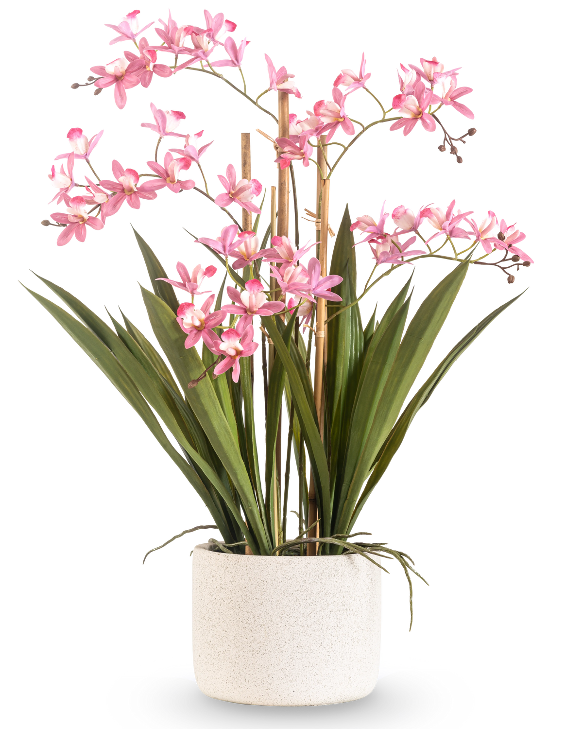 Den konstgjorda växten Mini Cymbidium Real Touch 58 cm rosa har långa gröna blad och flera rosa blomstammar, arrangerade i en strukturerad vit cylindrisk kruka, mot en vanlig vit bakgrund.