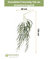 Kunstblad Treurwilg 134 cm brandvertragend met lange, slanke groene bladeren (40 cm breed). Maat- en merkinformatie staat boven- en onderaan op een witte achtergrond.