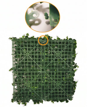 Kunsthaag Buxus blauw 50x50 cm: UV-paneel met kunstmatig buxusblad dat op een groen kunststof rooster is aangebracht. Een cirkelvormige inleg aan de bovenkant toont een close-up van het vergrendelingsmechanisme waarmee meerdere panelen aan elkaar kunnen worden gekoppeld.