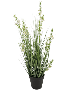 Konstgräs Hirs Lök gräskruka 65cm brandskyddsmedel har höga, smala gröna gräsliknande blad och flera stjälkar med små vita blommor i en svart kruka, mot en vanlig vit bakgrund.