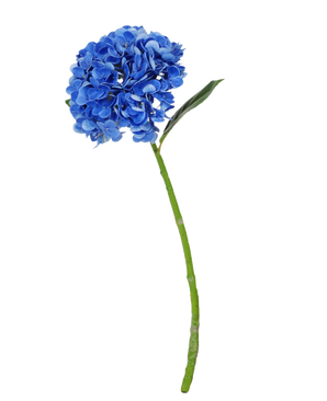 Den konstgjorda blomman Charlotte Hydrangea Real Touch mörkblå är en enkelblå konstgjord hortensia med grön stjälk och blad, 55 cm hög, isolerad på en vit bakgrund.