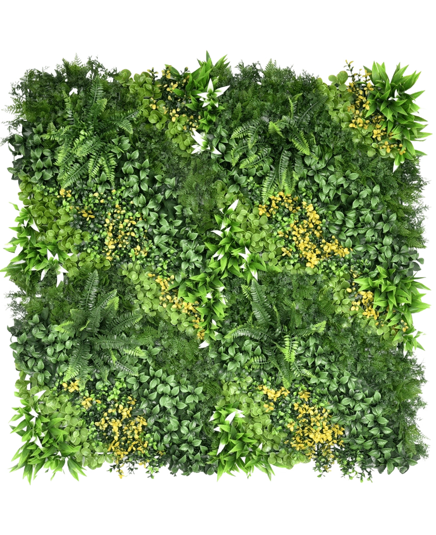 Artificiell Hedge Limerence 100x100 cm UV är en fyrkantig vertikal trädgårdspanel med tätt grönt löv och små gula blommor, med varierande bladformer och texturer för en frodig, levande look.