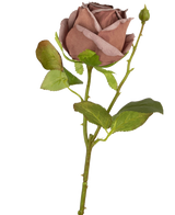 En lyxig konstgjord blomma: Artificial Rose Deluxe 45 cm torkad lila med gröna blad och en liten oöppnad knopp på en lång stjälk, avbildad mot en vit bakgrund.
