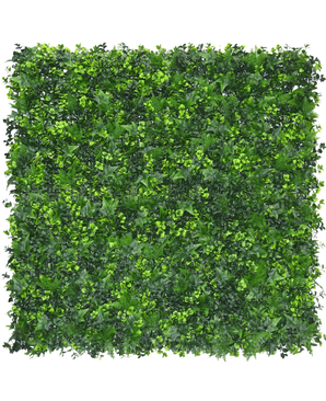 De Kunsthaag mat mix 50x50 cm UV brandvertragend is een vierkant paneel met dichte, gemengde groene kunstbladeren, waardoor het lijkt op een weelderige verticale tuin. Het is UV-bestendig en brandvertragend voor langdurig buitengebruik.