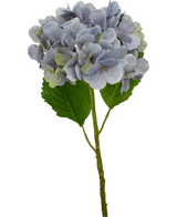 En enda artificiell hortensia Deluxe 57 cm lila stam med ljuslila kronblad och två stora gröna blad, isolerade på en vit bakgrund.
