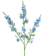 Den konstgjorda blomma kattmyntan 75 cm blå har en enda grön stjälk som förgrenar sig i tre, var och en med klasar av små, levande blå blommor med en lila mitt och gröna blad, mot en vanlig vit bakgrund.