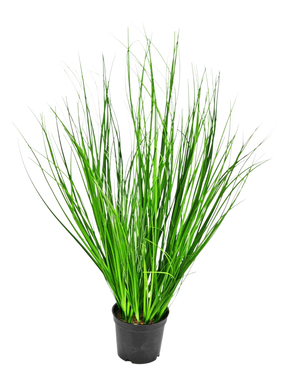 Konstgräsväxtlöken 58 cm brandskyddsmedel är ett högt dekorativt gräs med smala gröna blad i en svart plastkruka, avbildad mot en vanlig vit bakgrund.