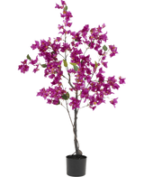 Artificiell Bougainvillea 125 cm Lila har livfulla lila blommor och frodiga gröna blad på flera grenar, vilket gör den till en färgstark konstgjord växt som är idealisk för att lysa upp alla inomhusutrymmen.