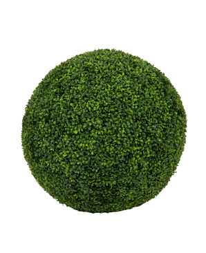 En tät, grön, sfärisk konstgjord växt Buxbom romersk stil UV D65cm med små blad, avbildad isolerad på en vanlig vit bakgrund.