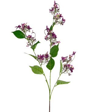 De Kunstbloem Wilde Hortensia 86 cm paars heeft een enkele steel met meerdere trossen kleine paarse bloemen en groene bladeren, geïsoleerd op een witte achtergrond.
