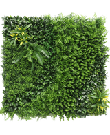 Artificiell Hedge Crush 100x100 cm UV är en frodig grön vertikal trädgård med täta, lummiga växter och ormbunkar i olika texturer och gröna toner, arrangerade i ett fyrkantigt mönster mot en vit bakgrund.