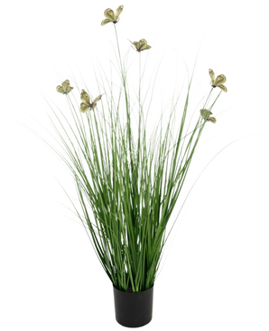 Konstgräsfjärilslökgräskrukan 90cm Brandskyddsmedel har långa, tunna gröna konstgräsblad och gulaktiga blommor på långa stjälkar, presenterade i en kruka mot en vanlig vit bakgrund.