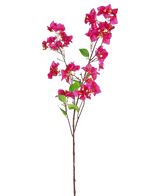 Konstgjorda blomman Bougainvillea 120 cm rosa har en enda gren med flera klasar av ljust rosa blommor och gröna blad på en smal brun stjälk, mot en vit bakgrund.