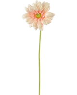 De Kunstbloem Gerbera mini 47 cm zachtroze heeft een enkele lichtroze margriet met zachte bloemblaadjes en een geelgroen hart op een lange, slanke groene steel, tegen een witte achtergrond.