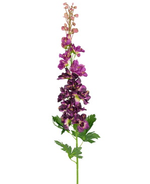 Artificiell blomma Delphinium Purple 79 cm har en enda artificiell lila larksporstjälk med flera blommor arrangerade vertikalt och gröna, djupt flikiga blad, mot en vanlig vit bakgrund.