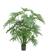 De Kunstplant Philodendron 125 cm heeft weelderige, glanzende, gespleten bladeren en is in pot afgebeeld tegen een effen witte achtergrond.